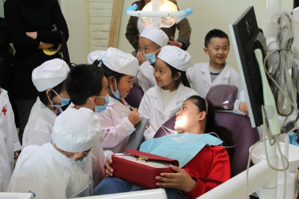 学牙医短期培训的学校？